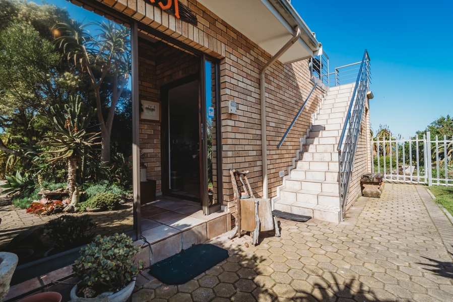 7 Bedroom Property for Sale in Outeniqua Strand Western Cape